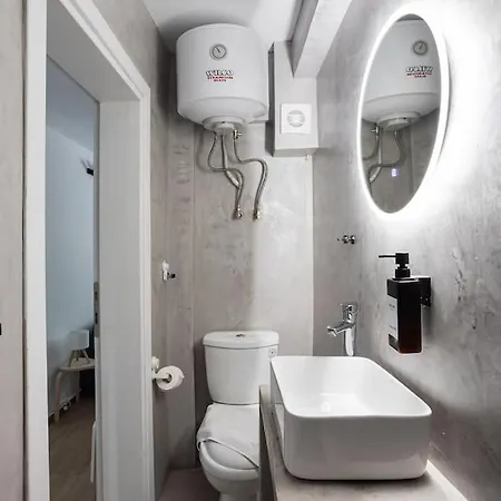 New In アパート テッサロニキ