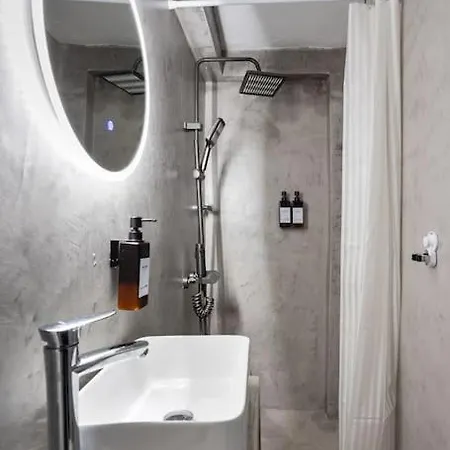 アパート New In *